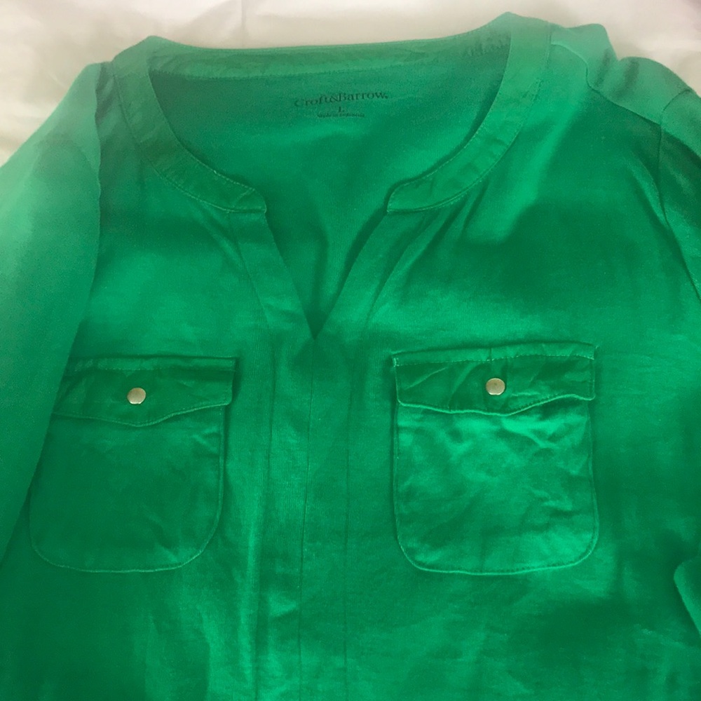 Green long short sleeve shirt